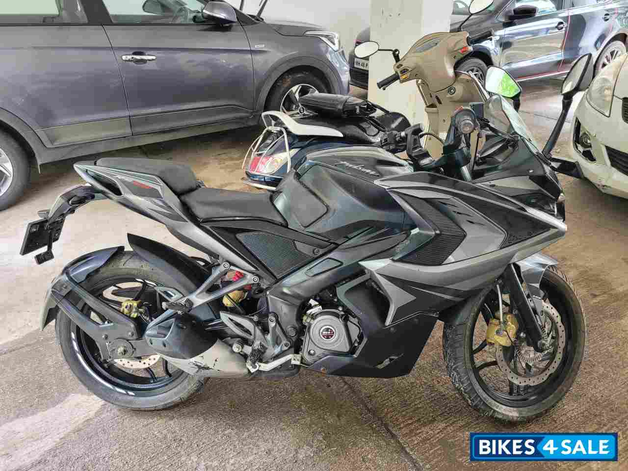 Bajaj Pulsar RS 200 ABS Bajaj Pulsar RS 200 ABS