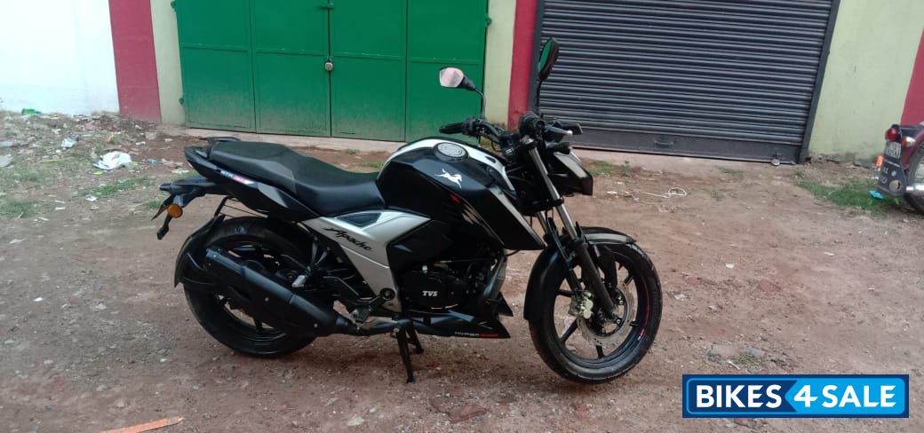 TVS Apache RTR 160 4V BS6