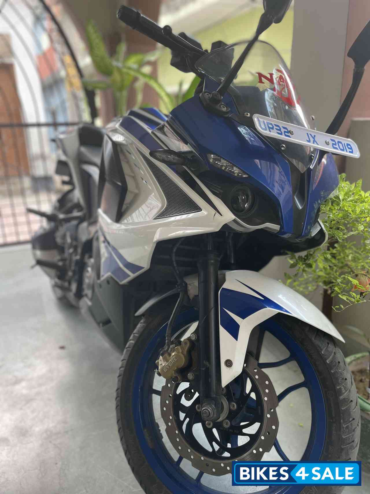 Bajaj Pulsar RS 200