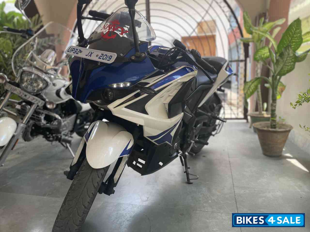 Bajaj Pulsar RS 200