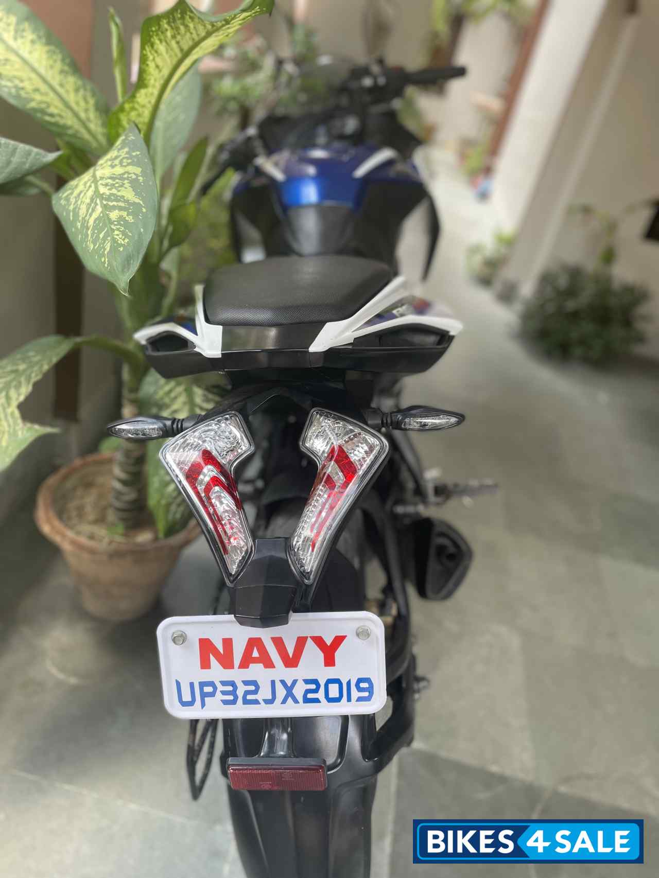 Bajaj Pulsar RS 200