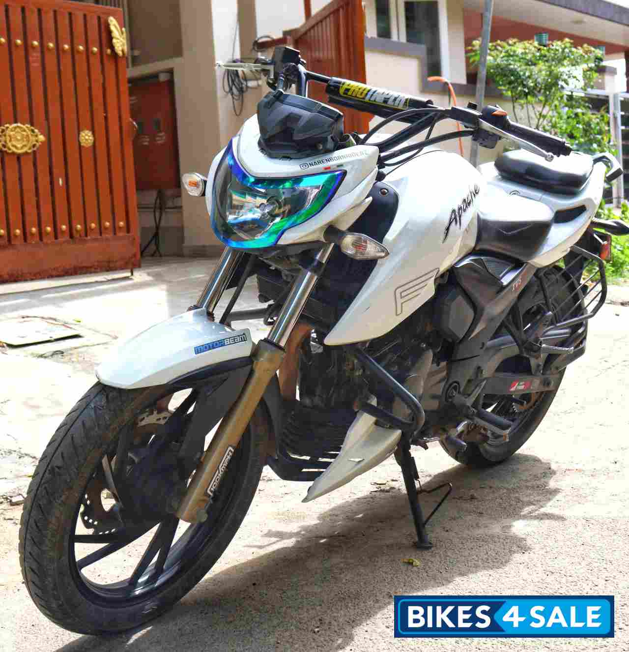 TVS Apache RTR 200 4V