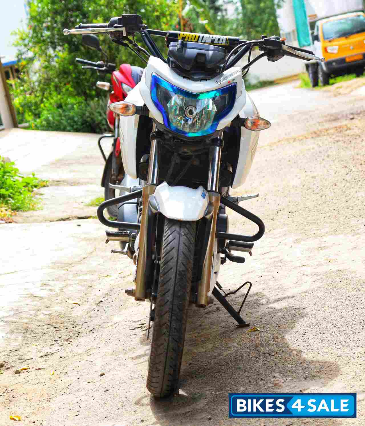 TVS Apache RTR 200 4V