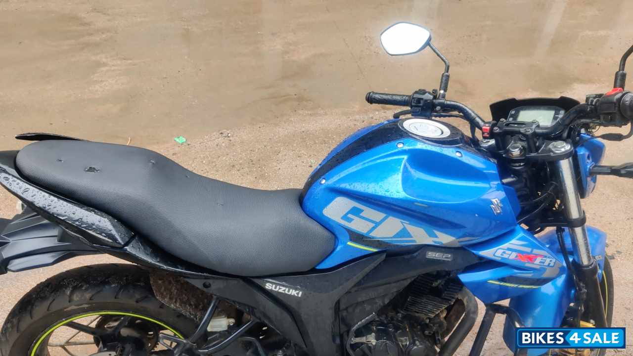 Blue Black Suzuki Gixxer 150