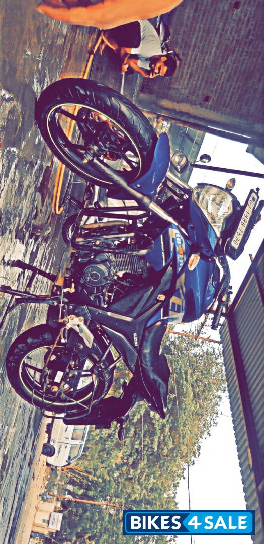 Blue Black Suzuki Gixxer 150