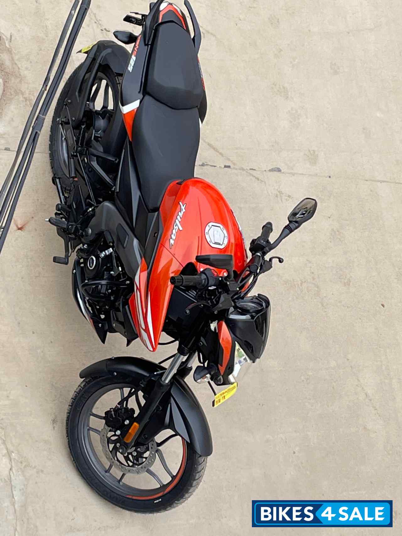 Orange Bajaj Pulsar NS125 BS6