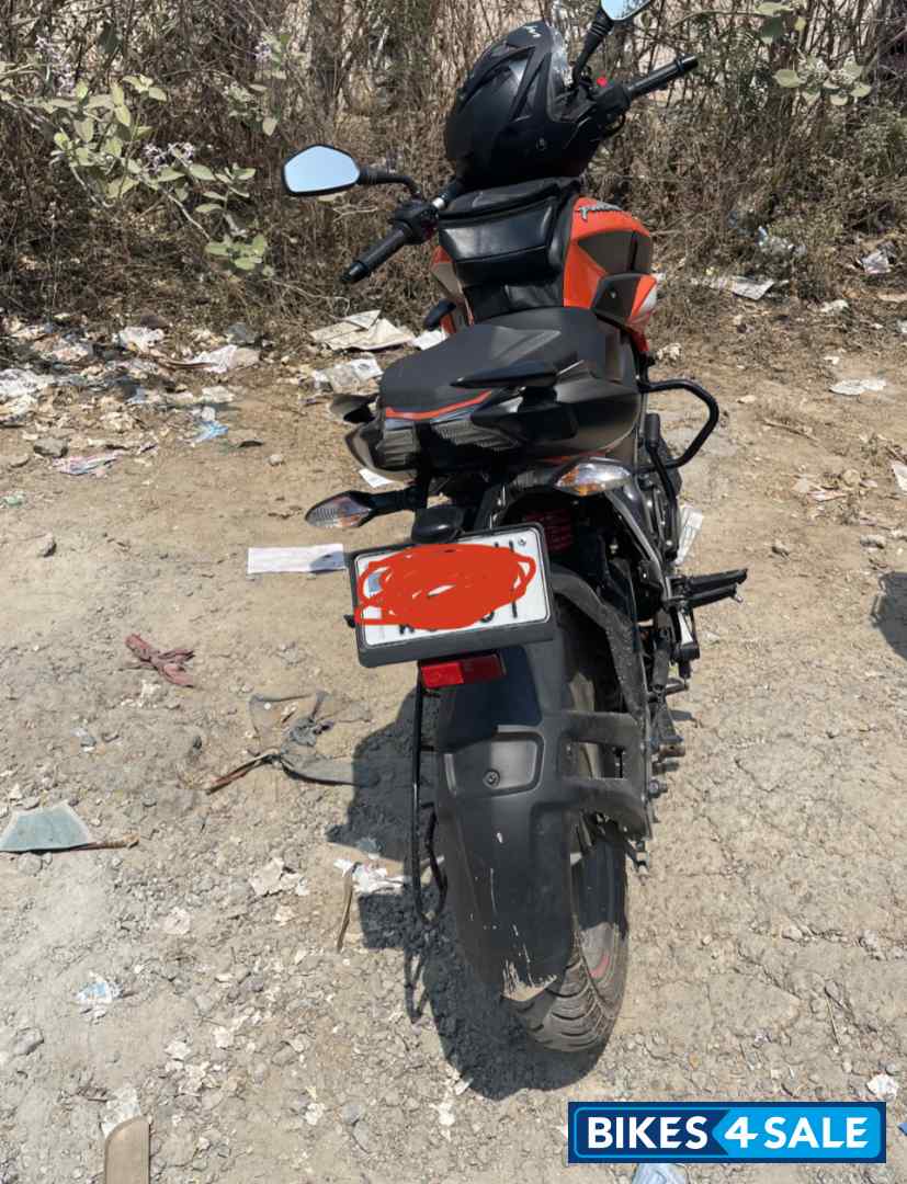 Orange Bajaj Pulsar NS125 BS6