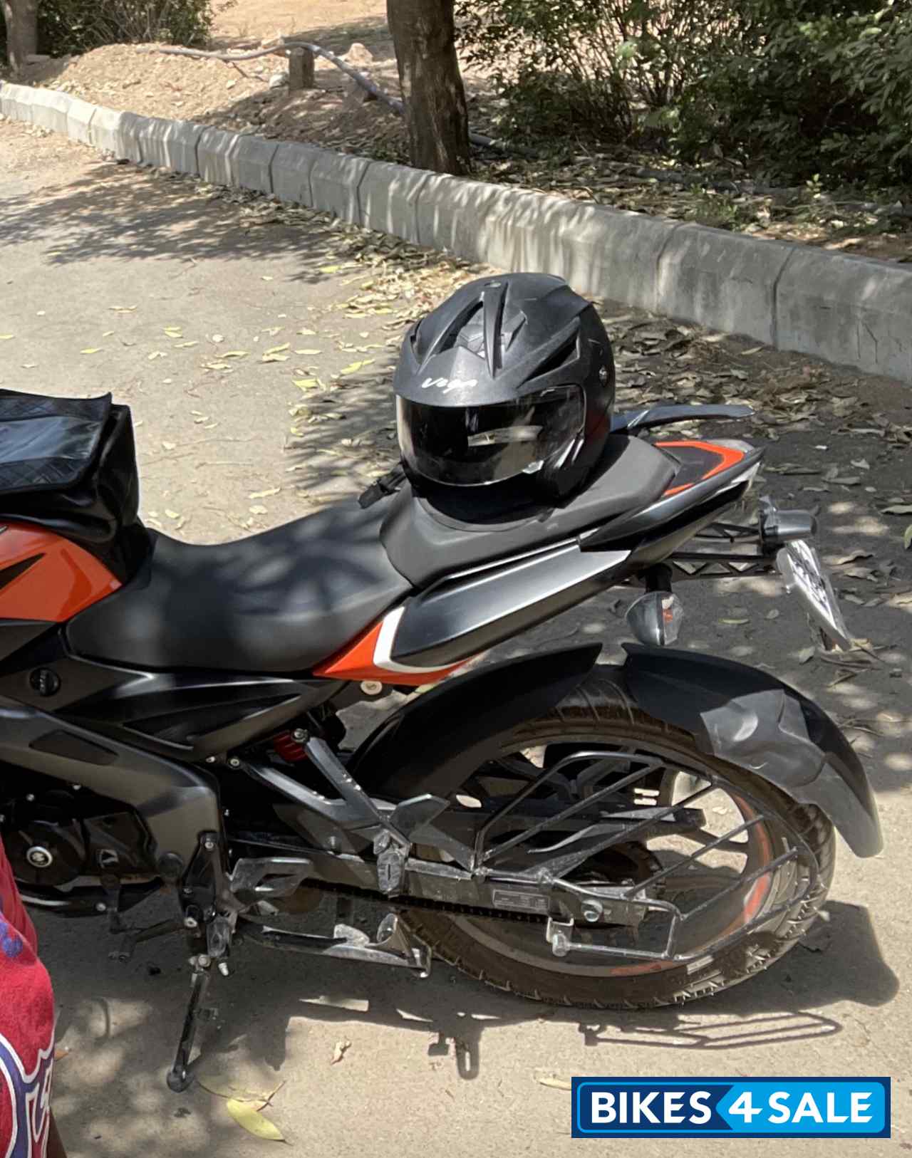 Orange Bajaj Pulsar NS125 BS6