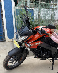 Orange Bajaj Pulsar NS125 BS6