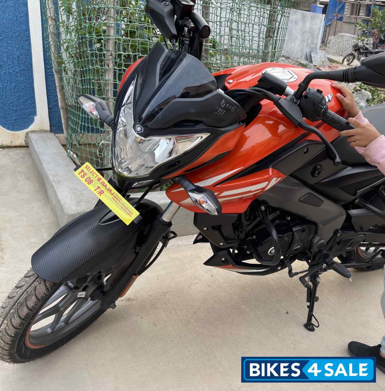 Orange Bajaj Pulsar NS125 BS6