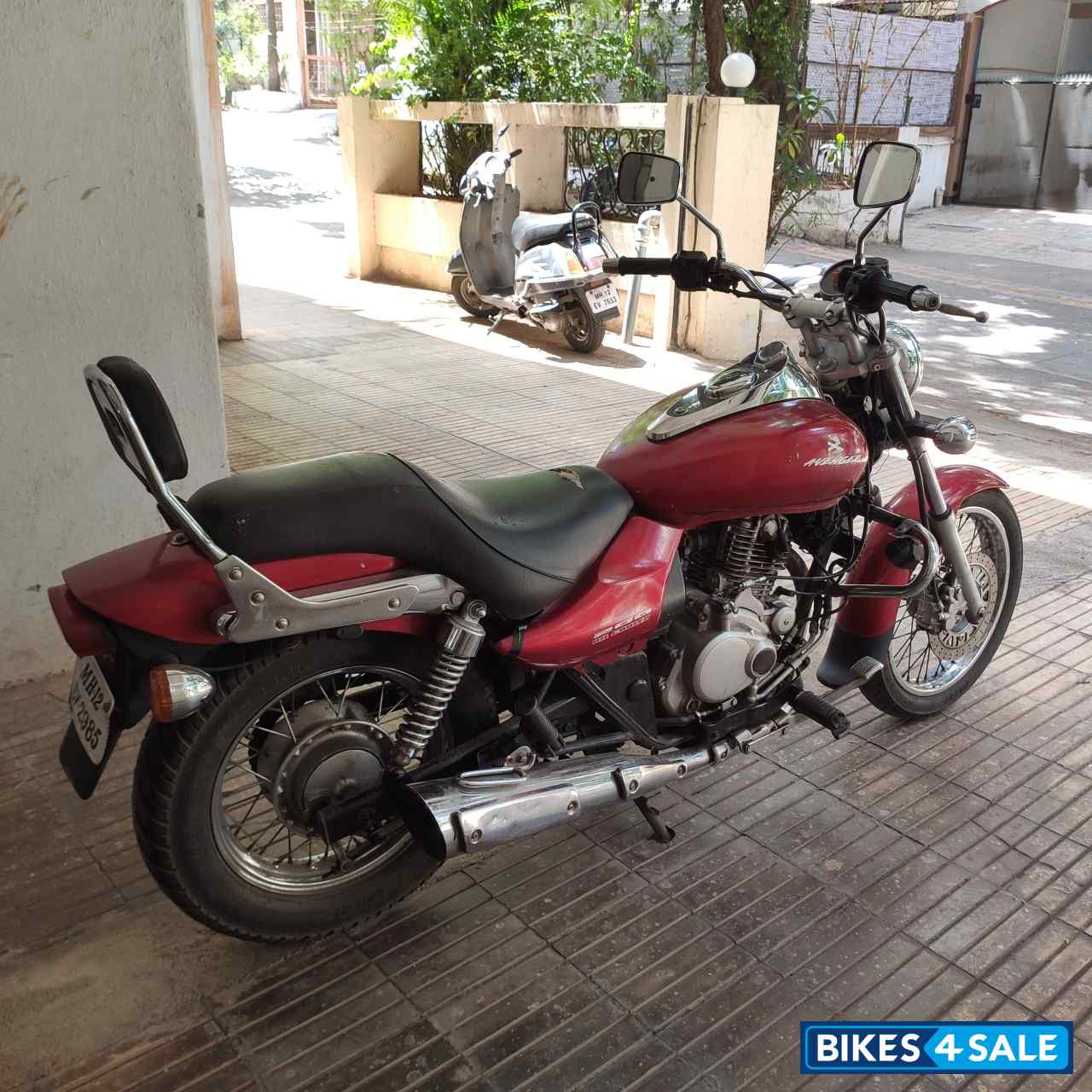 Bajaj Avenger 200 DTS-i