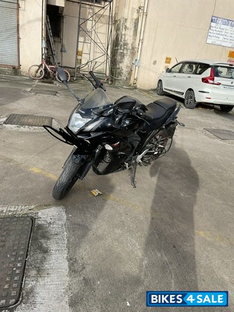 Black Suzuki Gixxer SF Fi