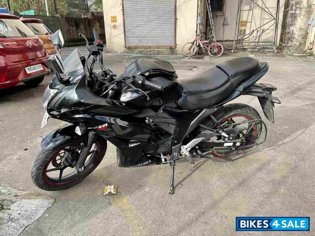 Black Suzuki Gixxer SF Fi