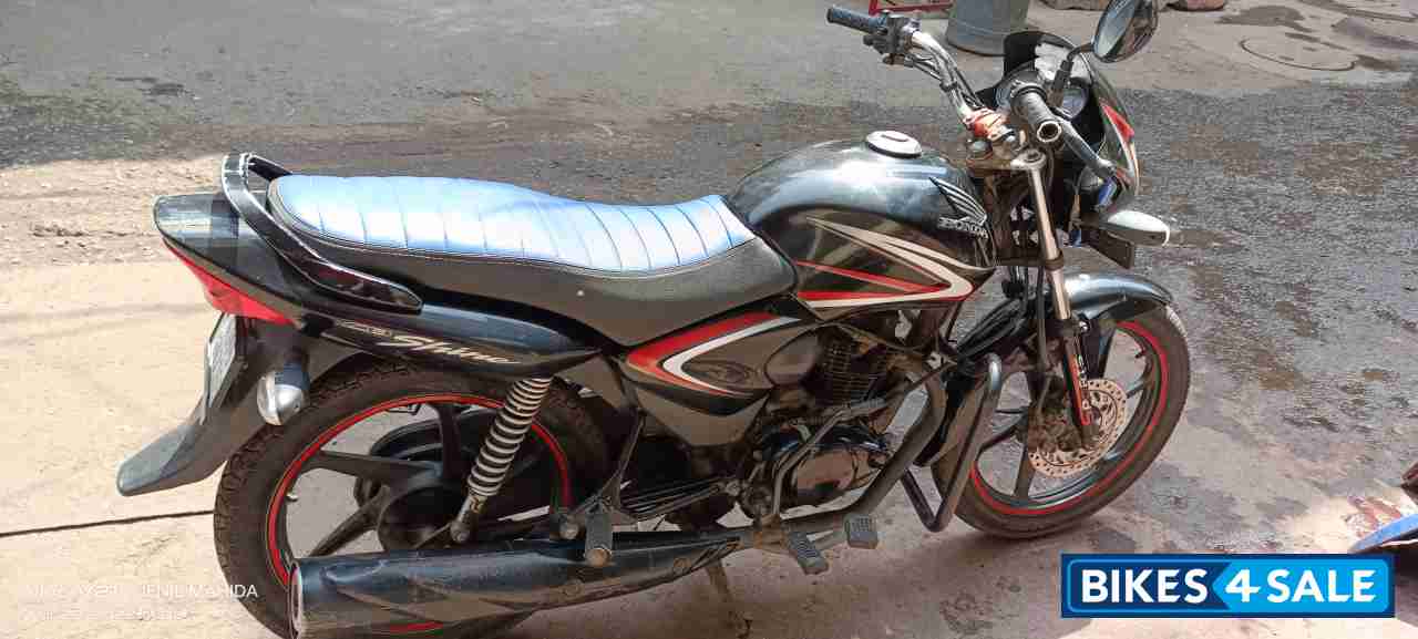 Black Honda CB Shine