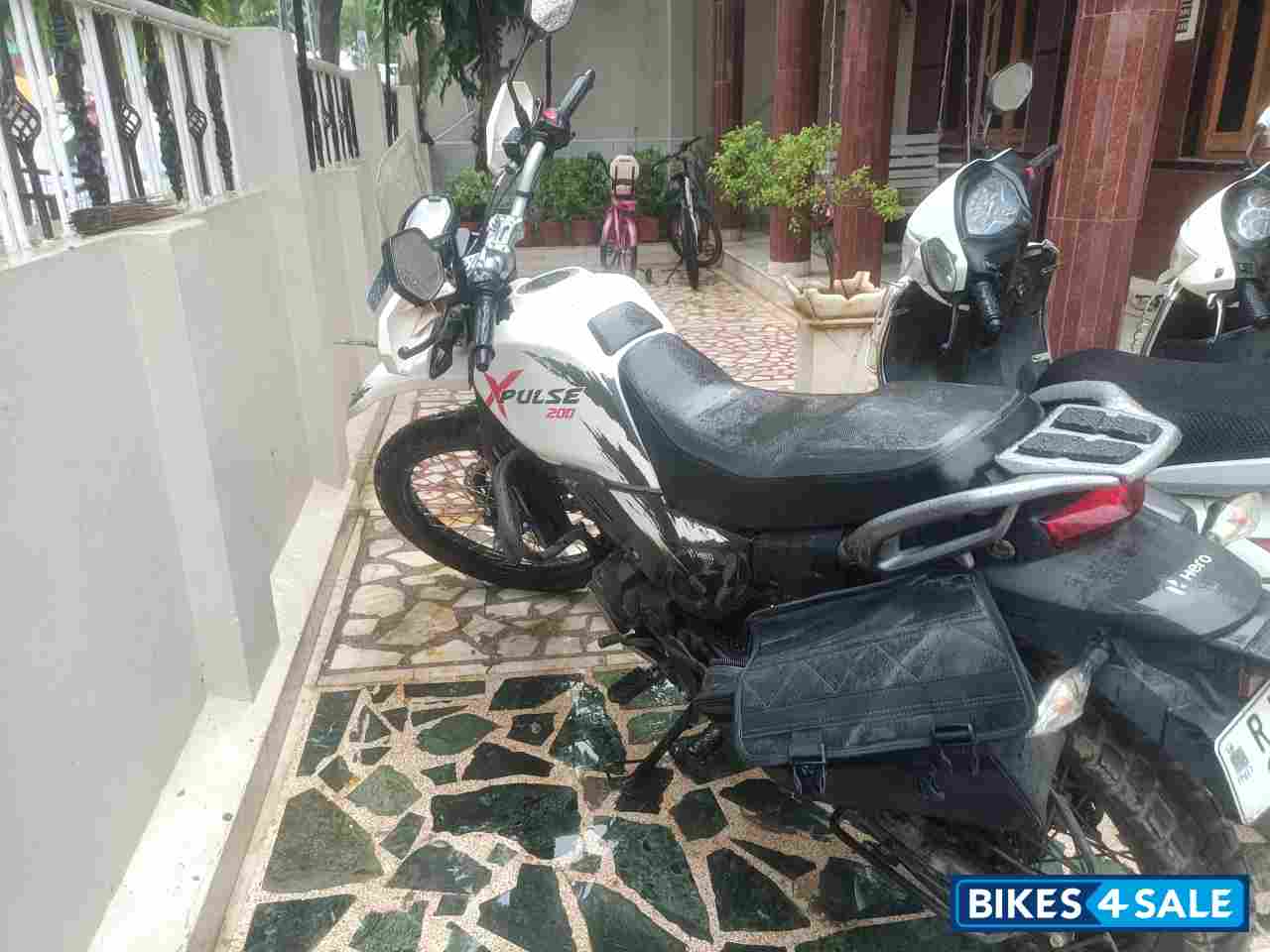 White Hero XPulse 200 BS6