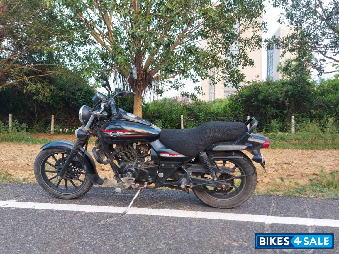 Bajaj Avenger 220 DTS-i