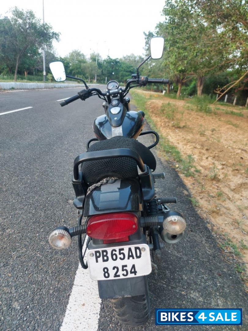 Bajaj Avenger 220 DTS-i