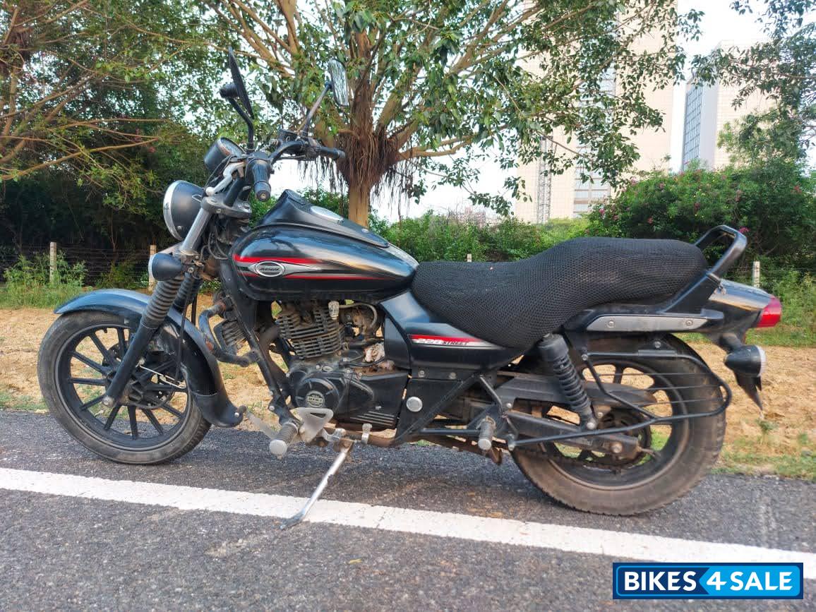 Bajaj Avenger 220 DTS-i