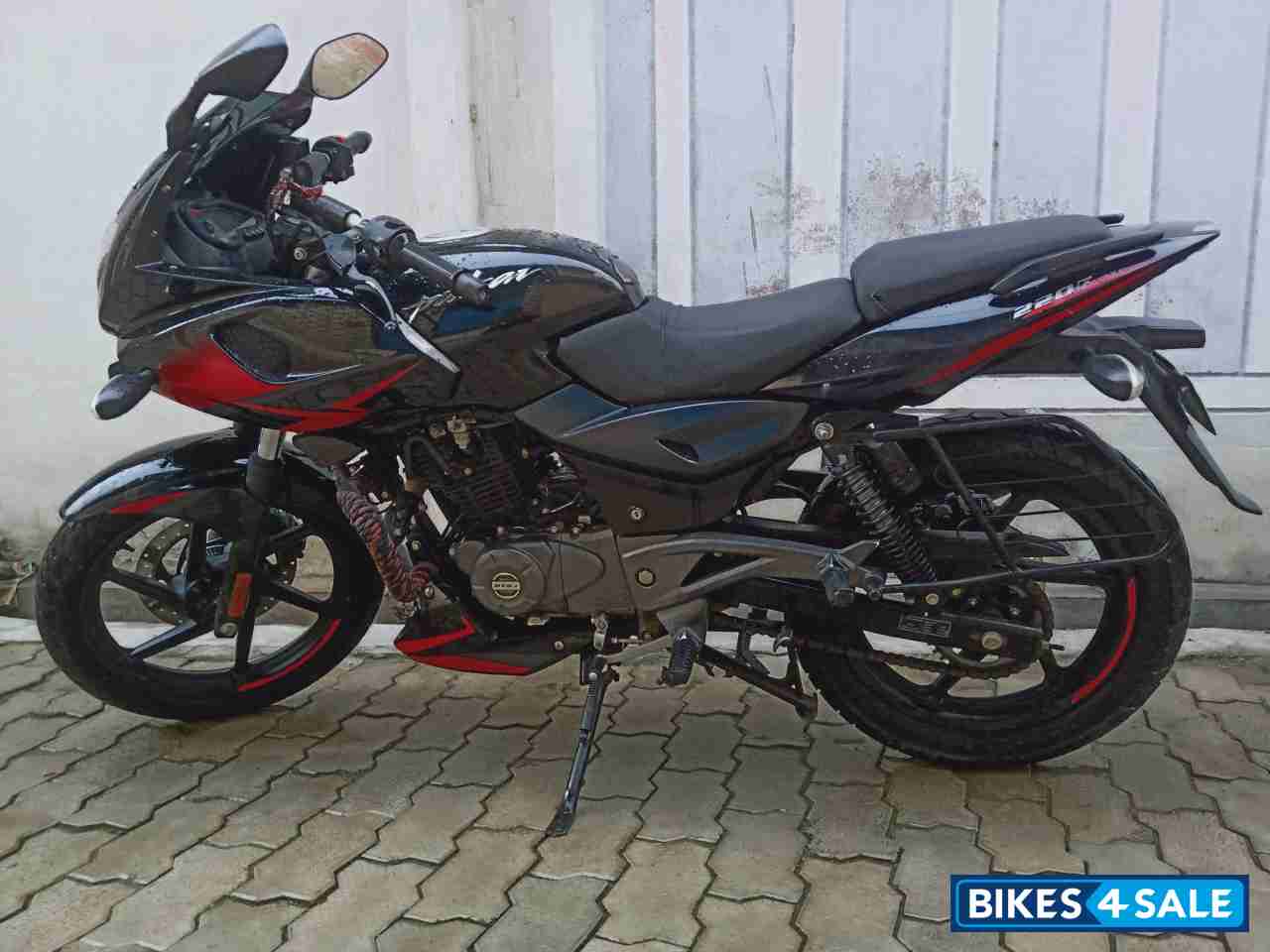 Black And Red Bajaj Pulsar 220F Black And Red Bajaj Pulsar 220F