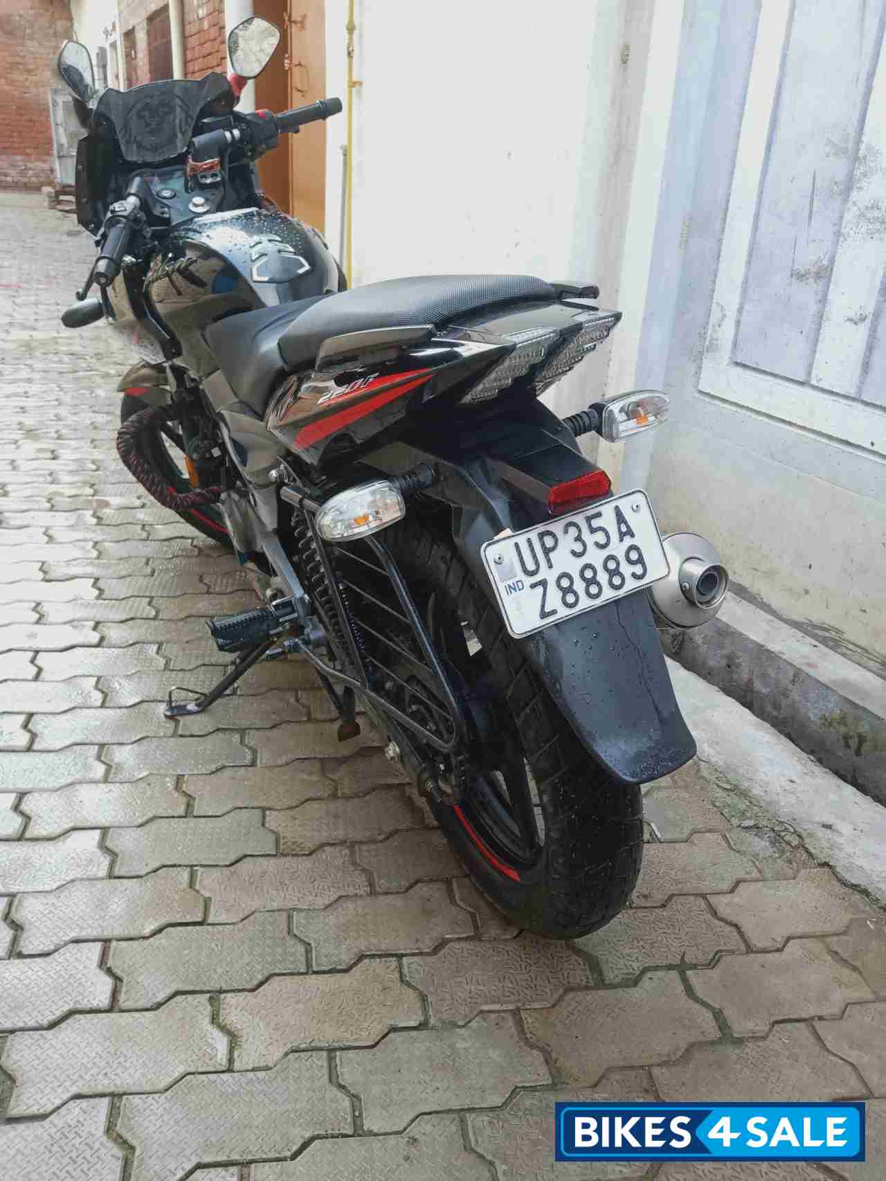 Black And Red Bajaj Pulsar 220F Black And Red Bajaj Pulsar 220F