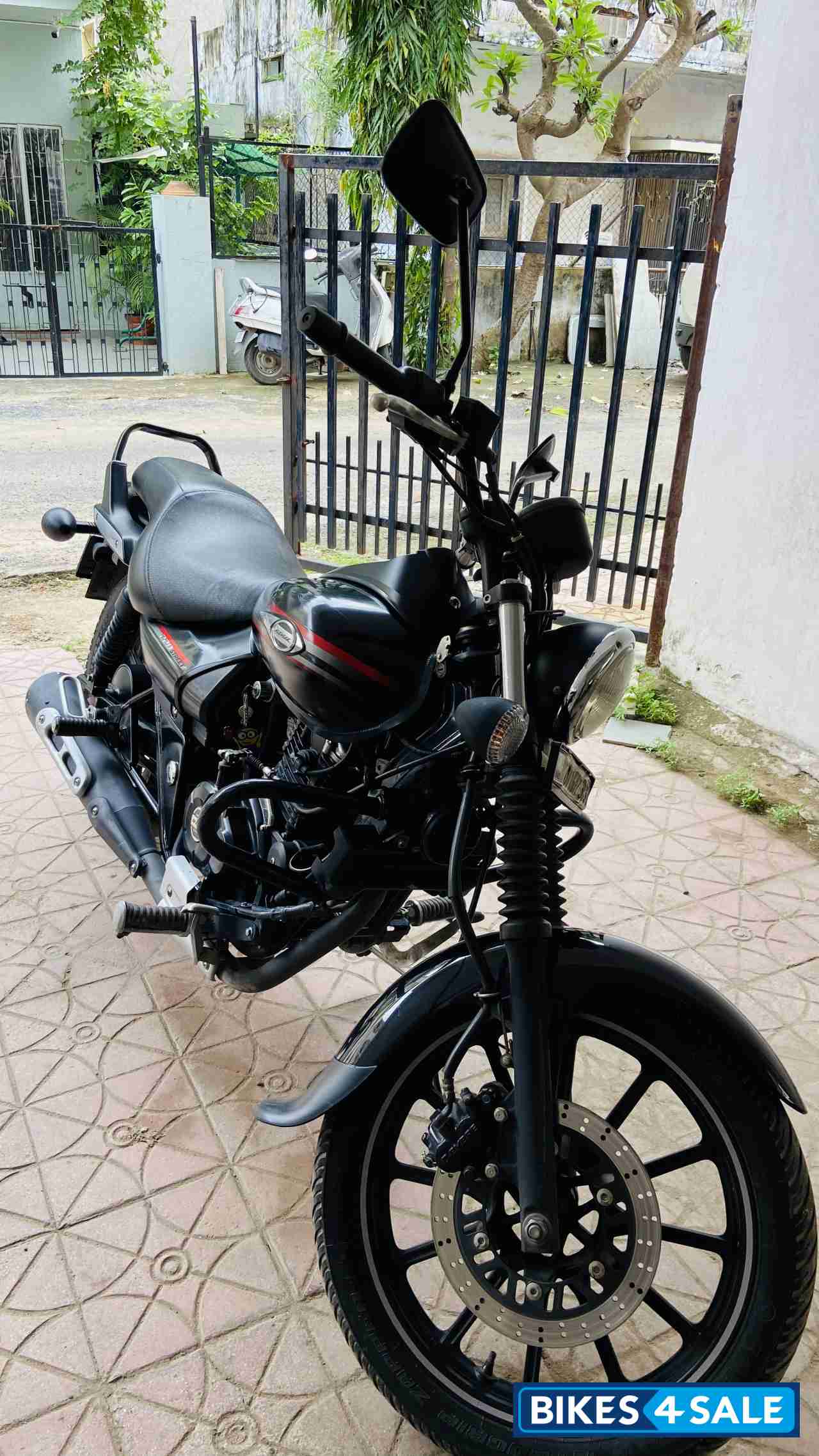Black Bajaj Avenger Street 220
