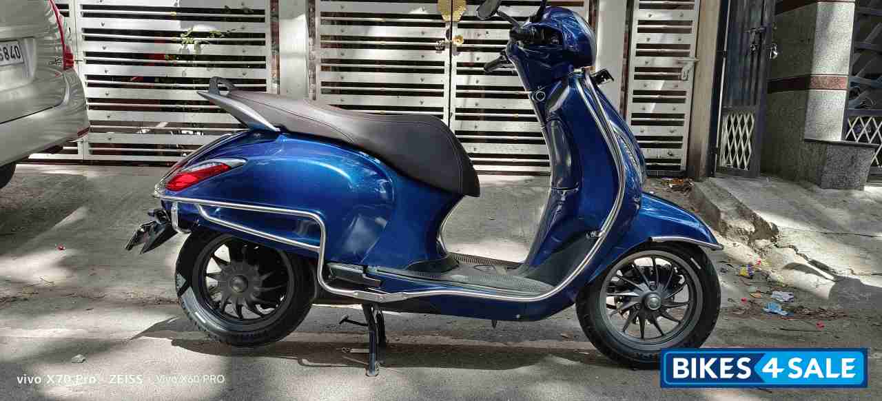 Indigo Metallic Blue Bajaj Chetak Premium