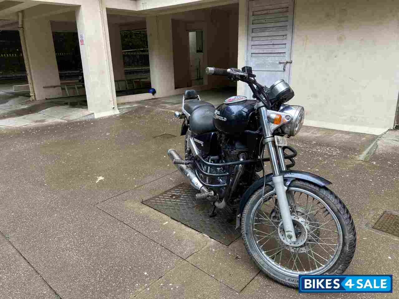 Black Royal Enfield Thunderbird 350 Black Royal Enfield Thunderbird 350