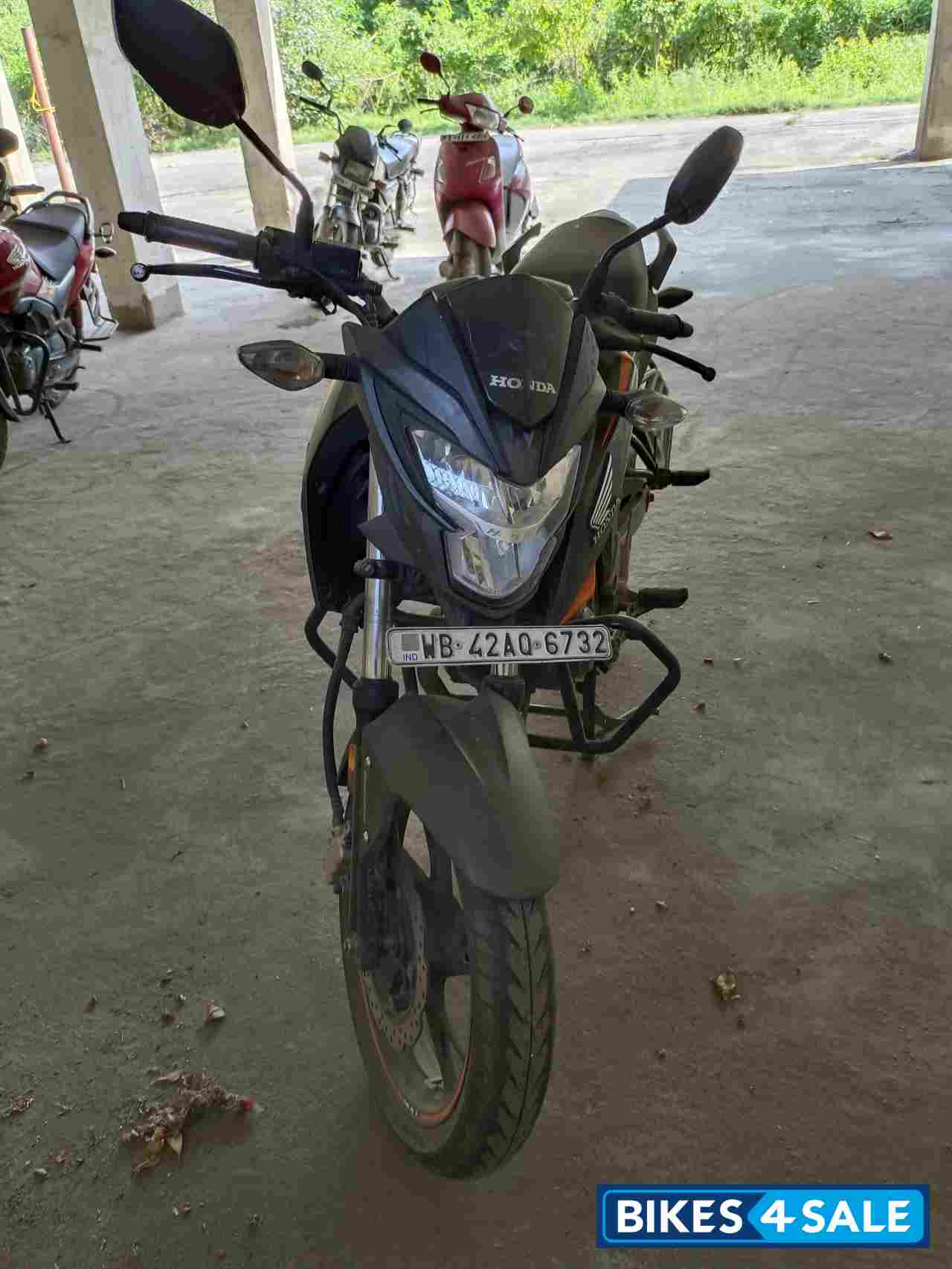 Grey Honda CB Hornet 160R