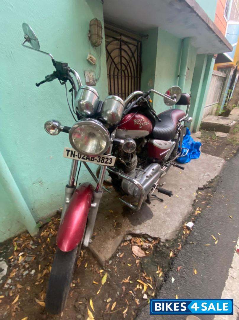 Red Royal Enfield Thunderbird 350