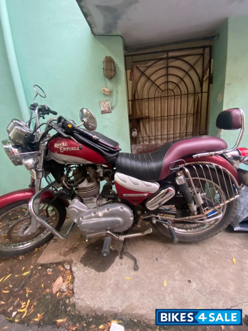 Red Royal Enfield Thunderbird 350