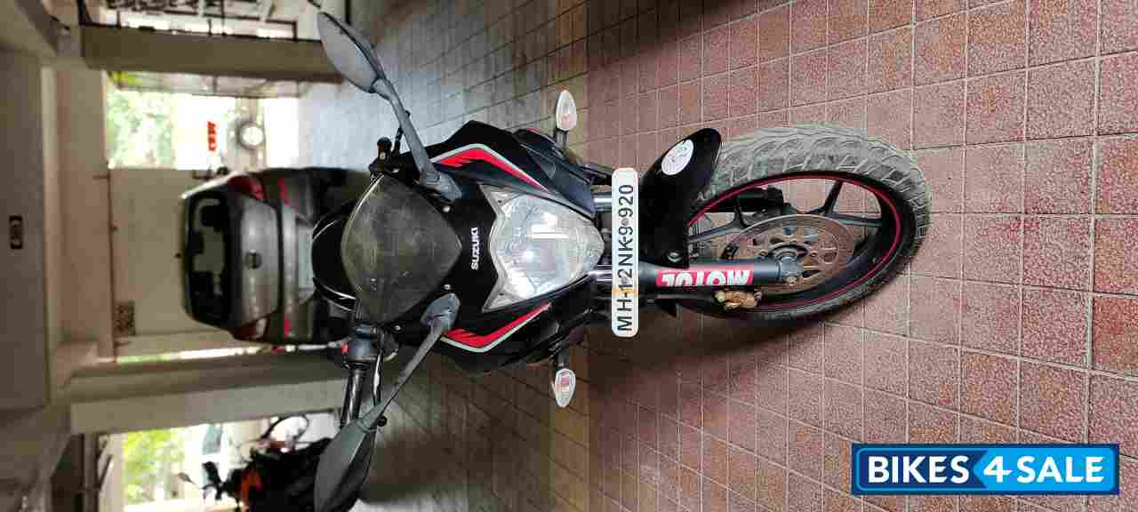 Black Suzuki Gixxer SF