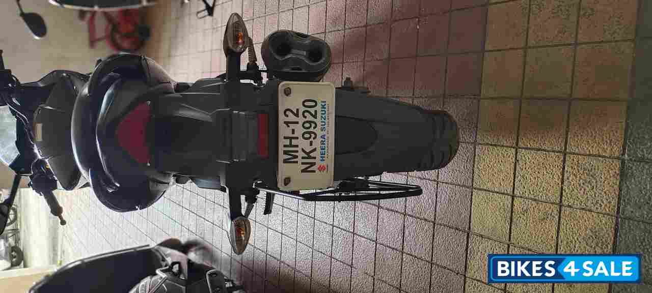 Black Suzuki Gixxer SF