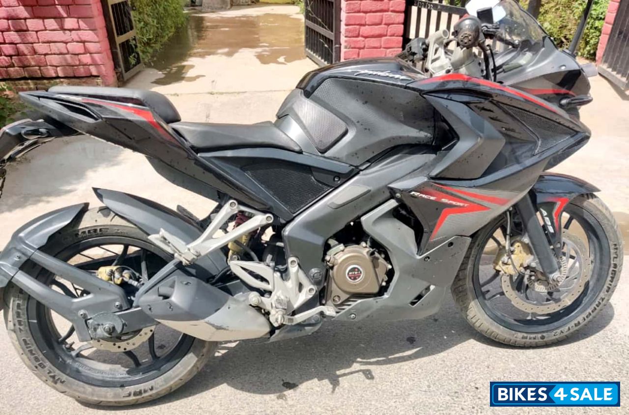 Bajaj Pulsar RS 200 ABS