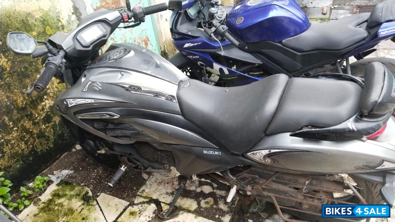 Grey Suzuki Intruder 150