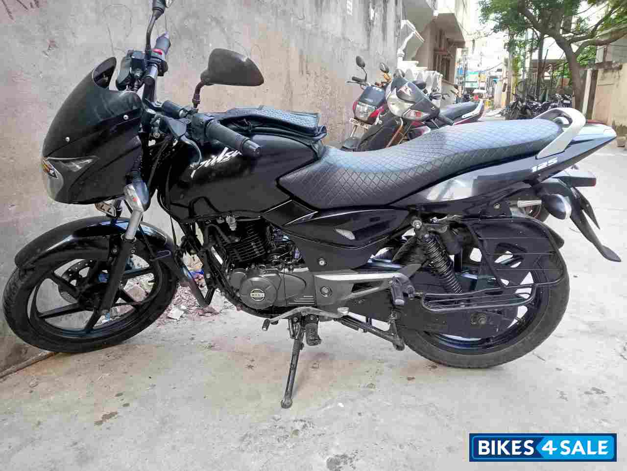 Black Bajaj Pulsar 125 Neon