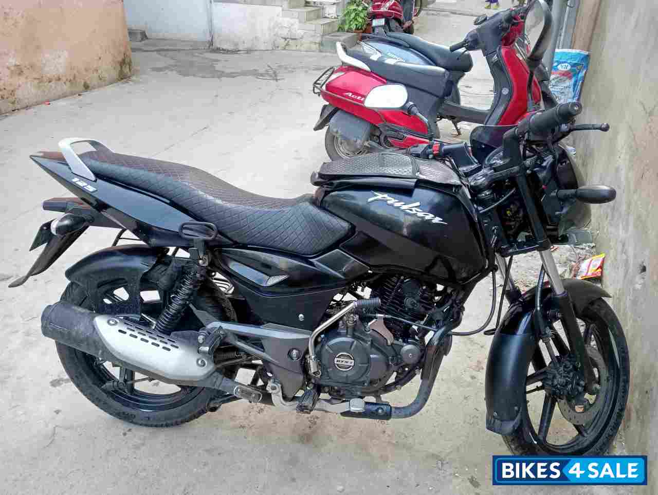 Black Bajaj Pulsar 125 Neon