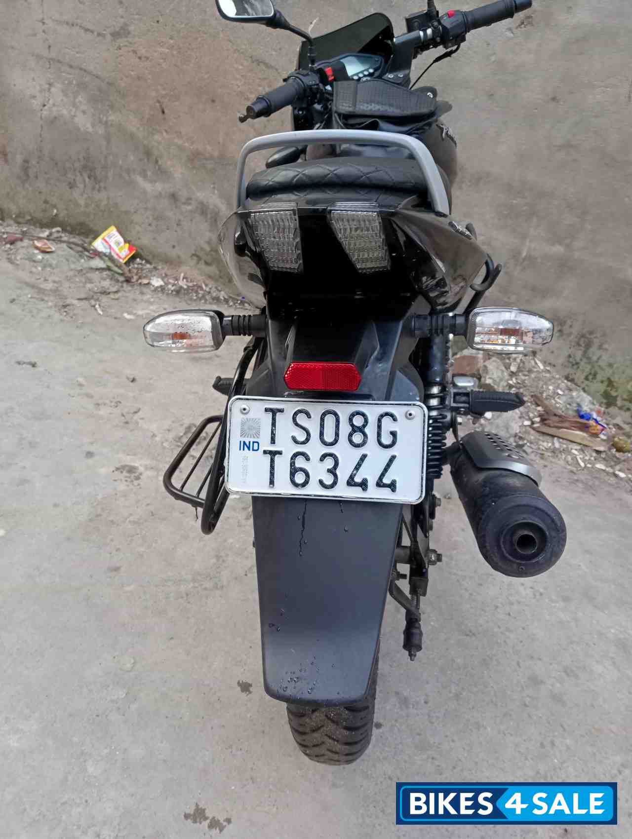 Black Bajaj Pulsar 125 Neon