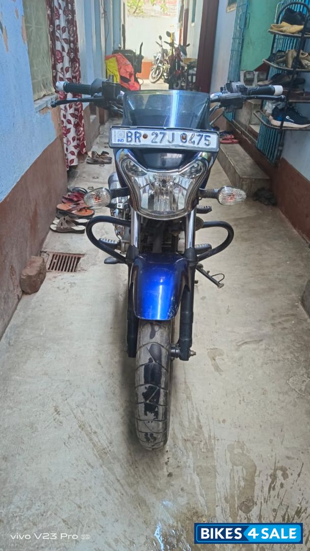 Bajaj V15
