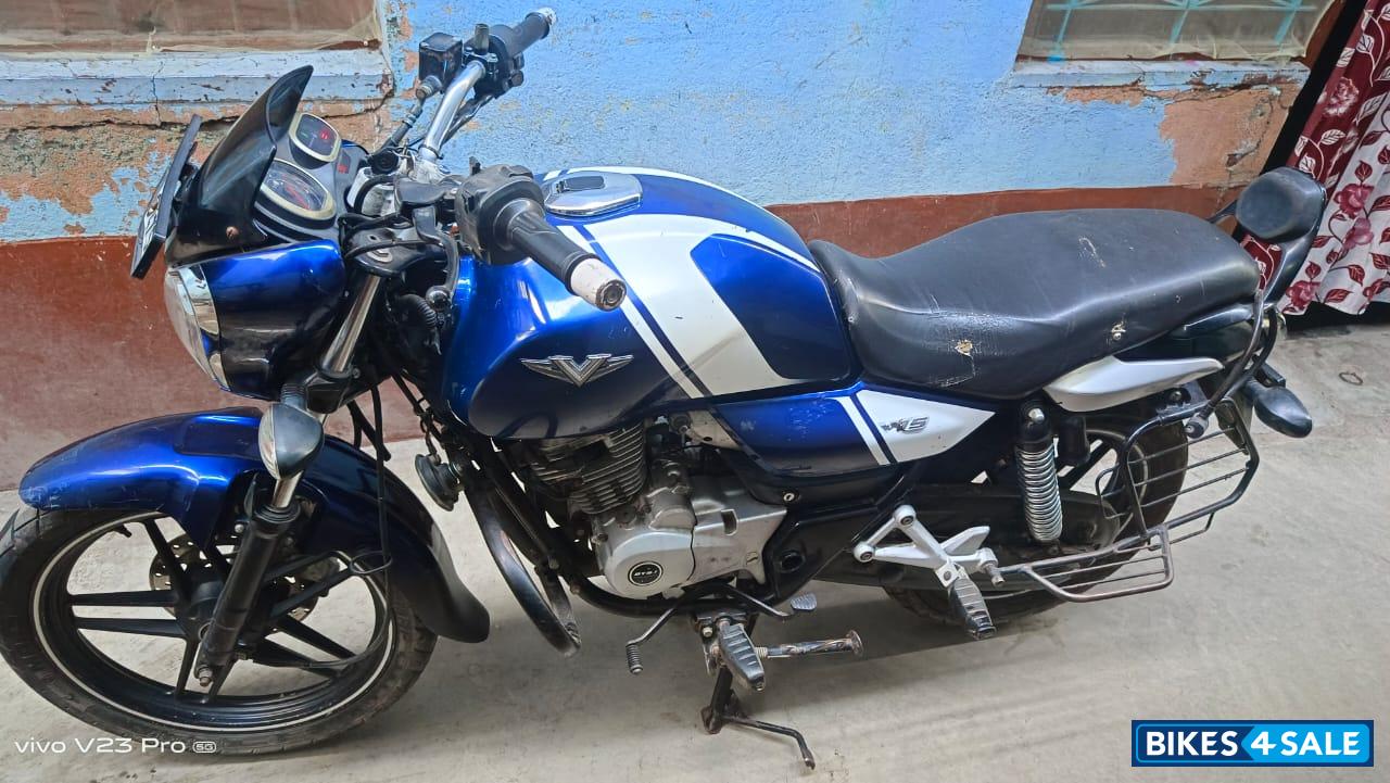 Bajaj V15