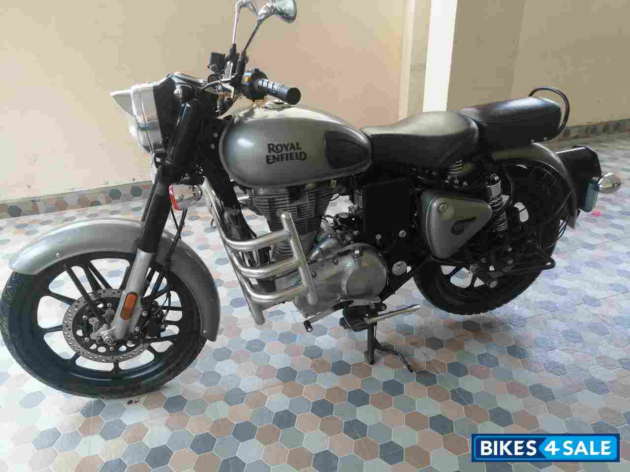 Gunmetal Grey Royal Enfield Classic 350 BS VI