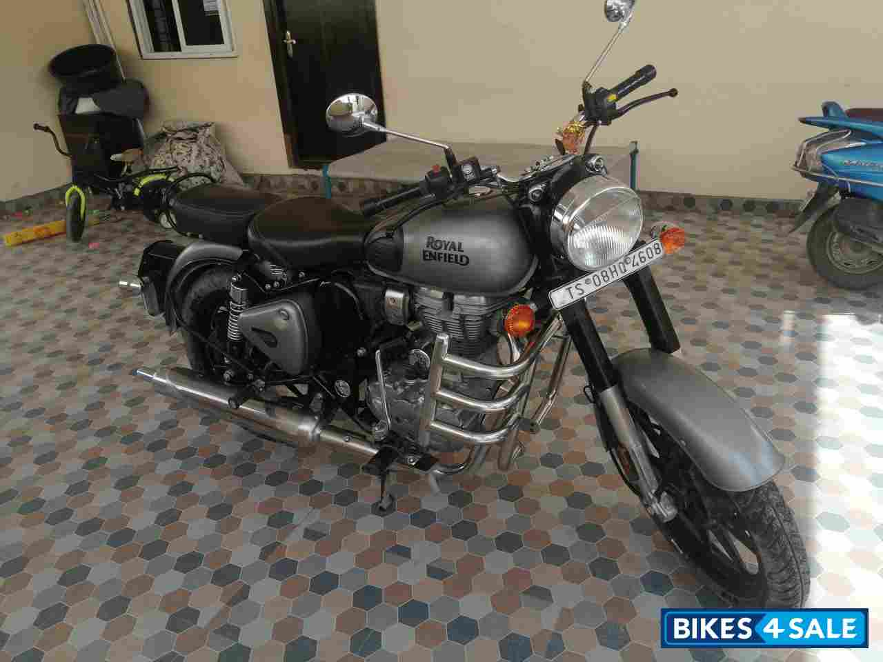 Gunmetal Grey Royal Enfield Classic 350 BS VI