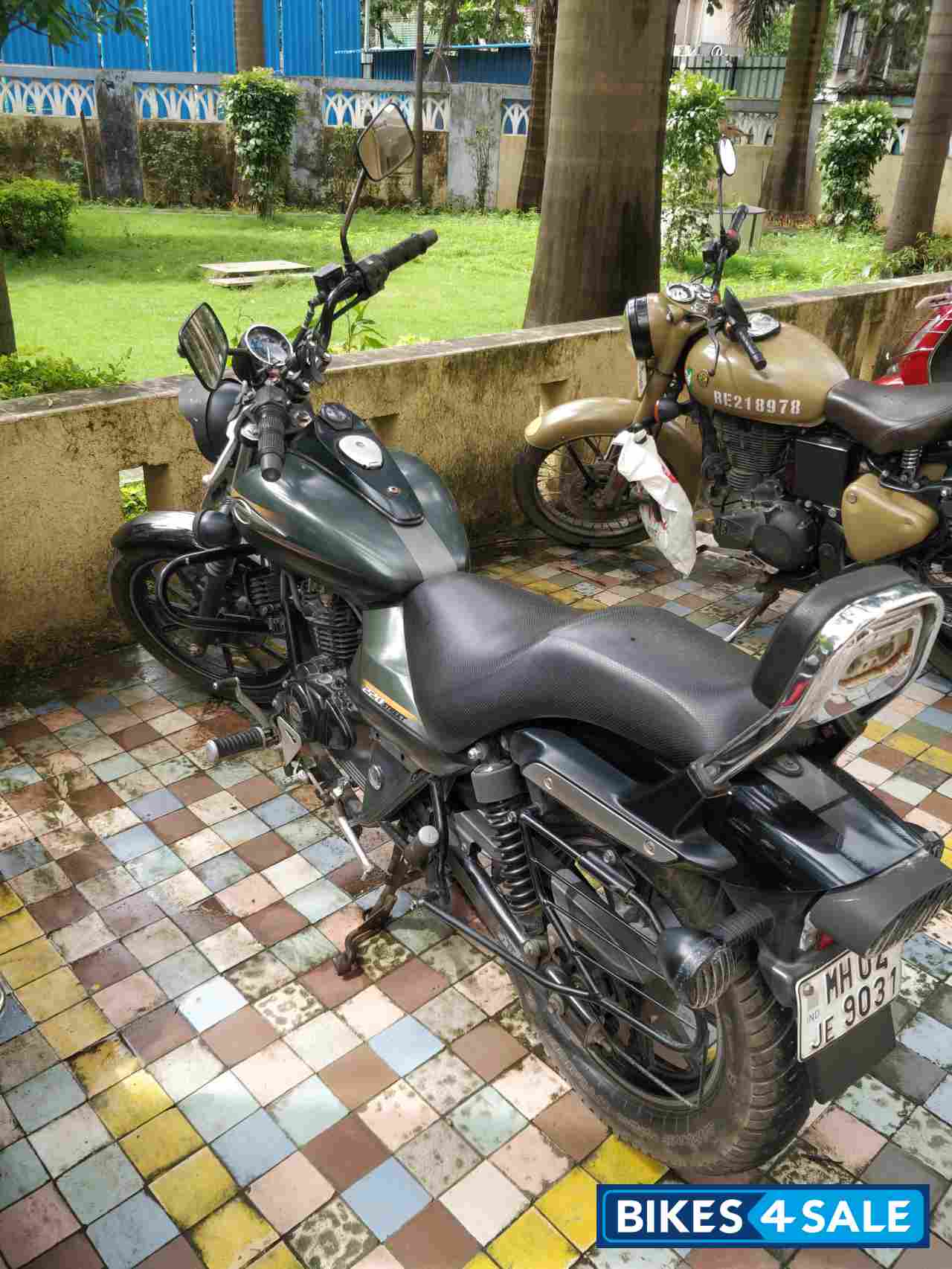 Metallic Green Bajaj Avenger Street 220