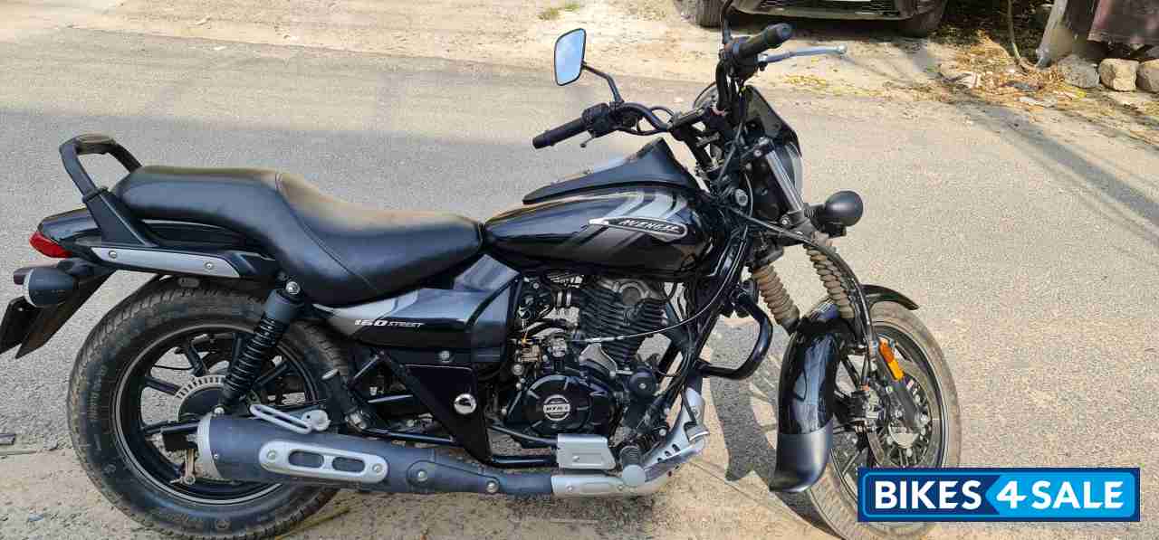 Black Bajaj Avenger Street 160 BS6