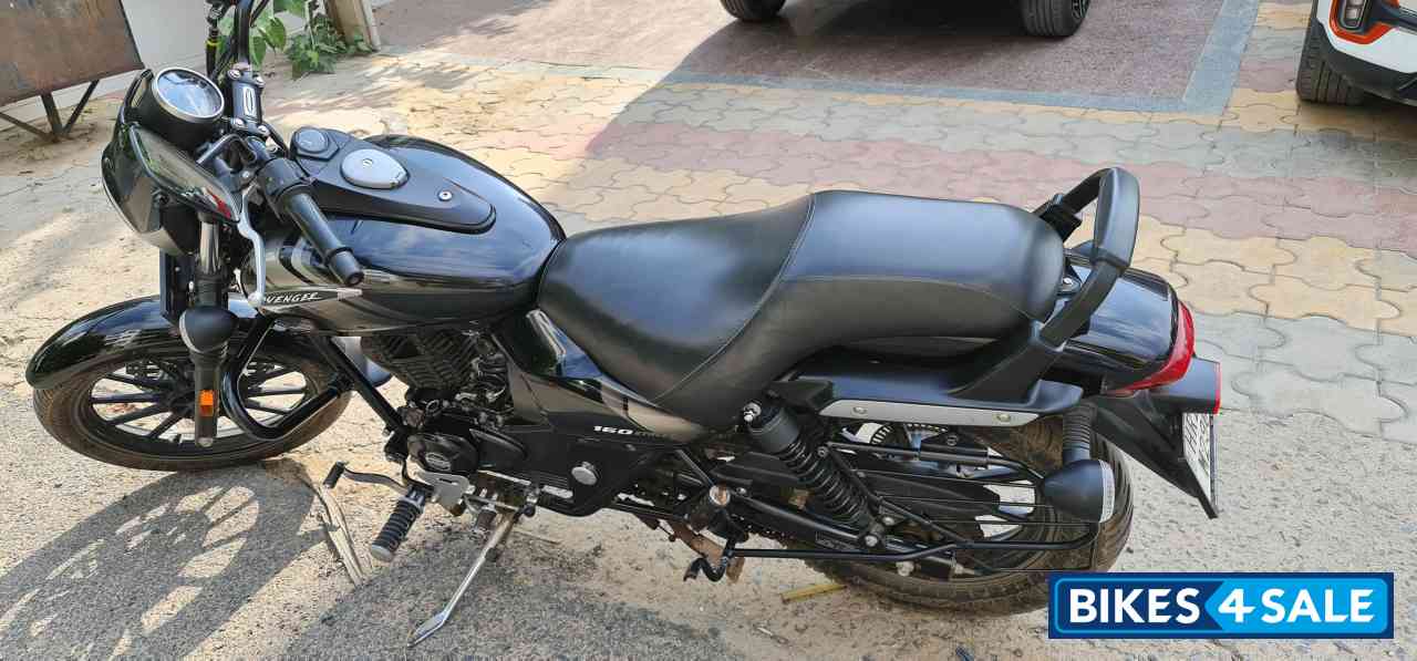 Black Bajaj Avenger Street 160 BS6