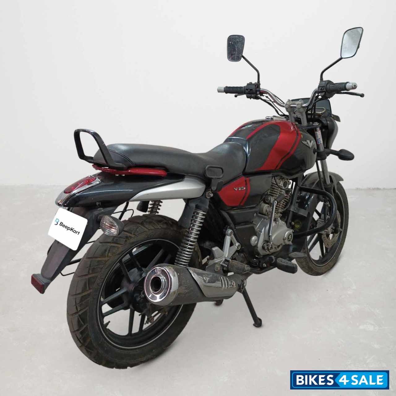 Bajaj V15