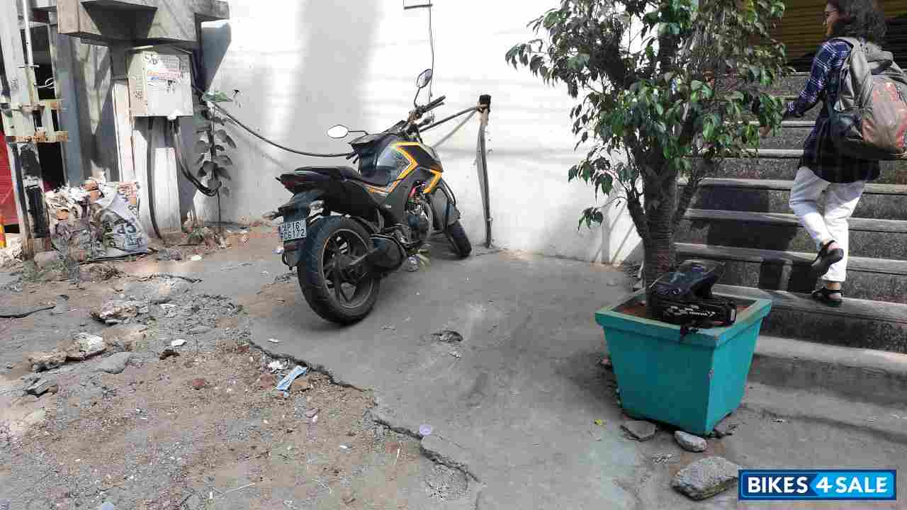 Grey Honda CB Hornet 160R