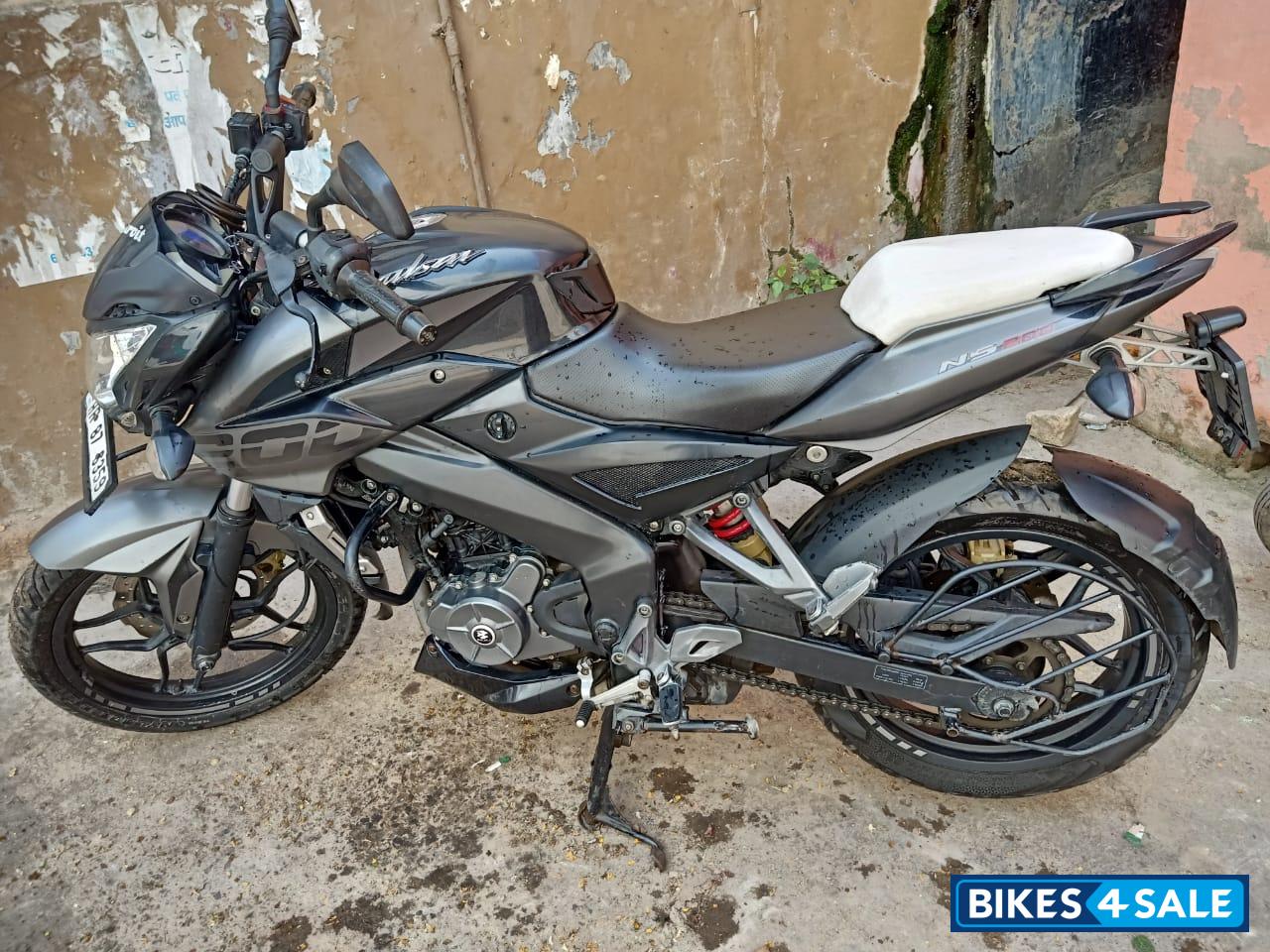 Black Bajaj Pulsar 200 NS ABS