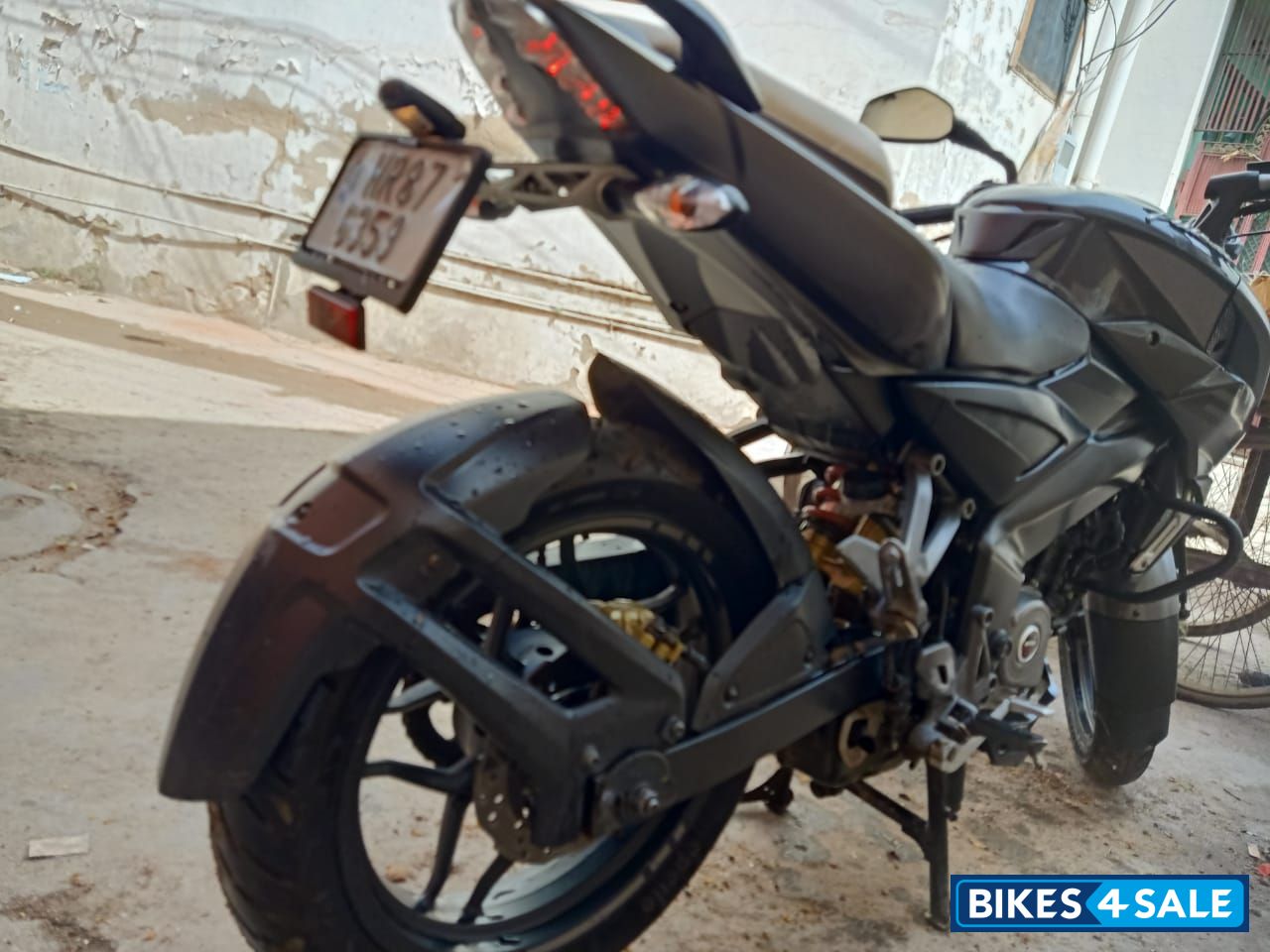 Black Bajaj Pulsar 200 NS ABS