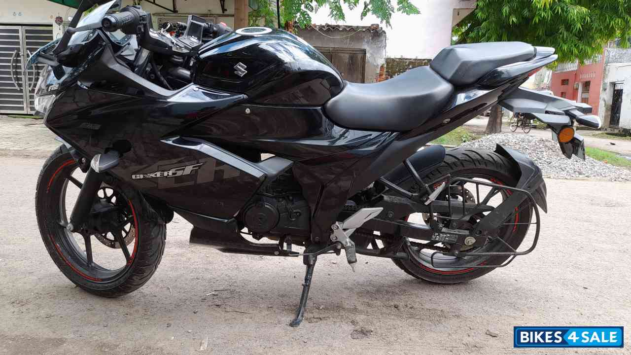 Black Suzuki Gixxer SF