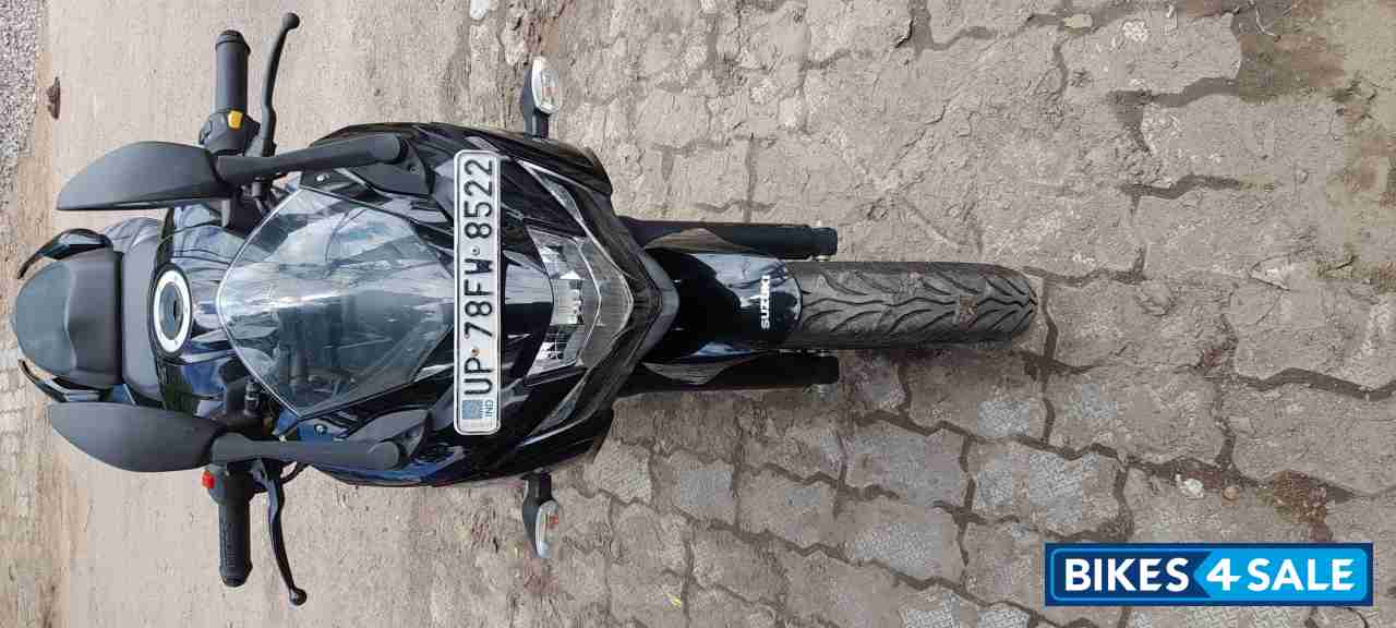 Black Suzuki Gixxer SF